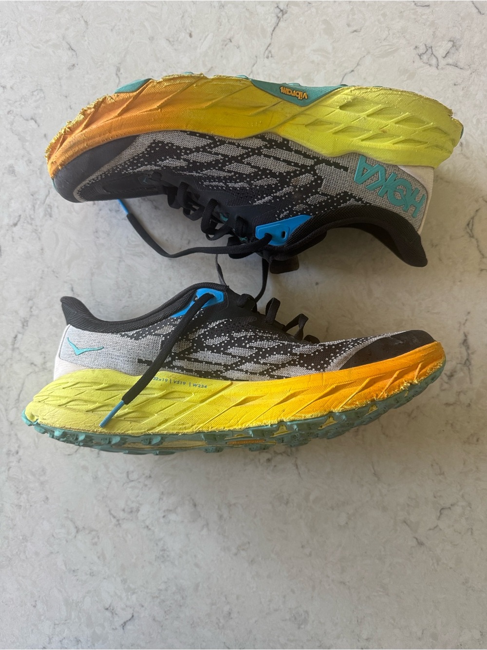 HOKA Speedgoat 5 Men’s 9B and Yellow Gradient Running Shoes with Teal Accents